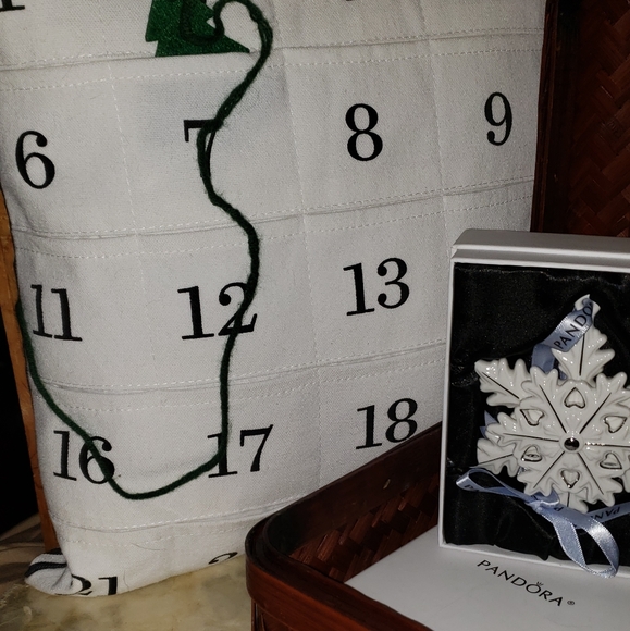 Pandora | Trio Snowflake ornament 3D porcelain - Picture 10 of 12